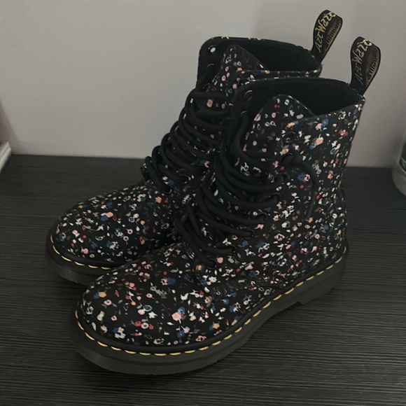 - Dr. Marten “Page” floral boot - Picture 2 of 7